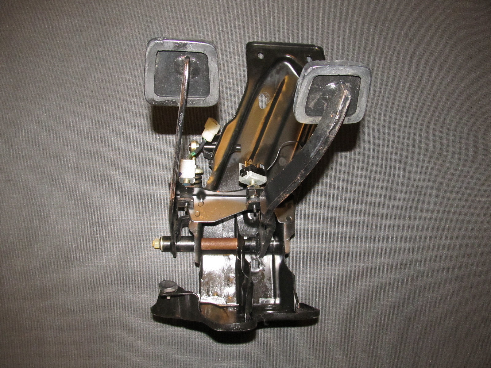 84 85 Mazda RX7 OEM Clutch & Brake Pedal Assembly – Autopartone.com