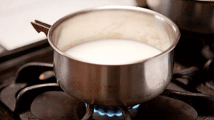 panas susu api kecil membuat yoghurt