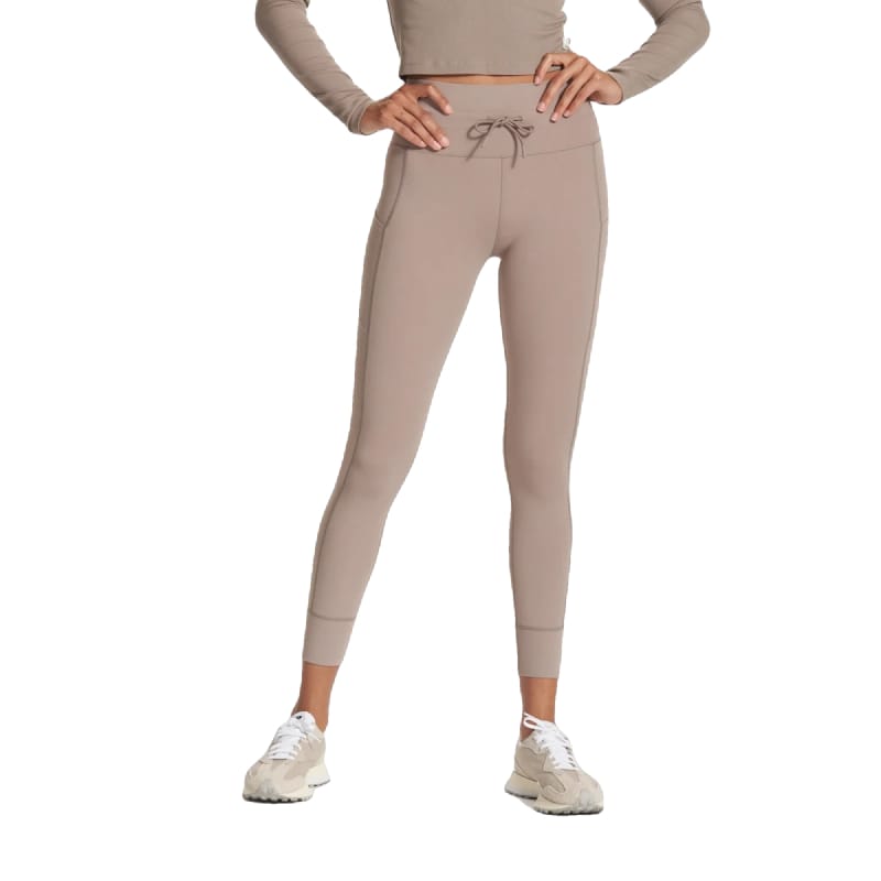 https://cdn.shopify.com/s/files/1/0367/0772/9547/files/vuori-womens-daily-pocket-legging-09-w-sportswear-active-bottom-gph-graphite-xl-918.jpg?v=1692911350