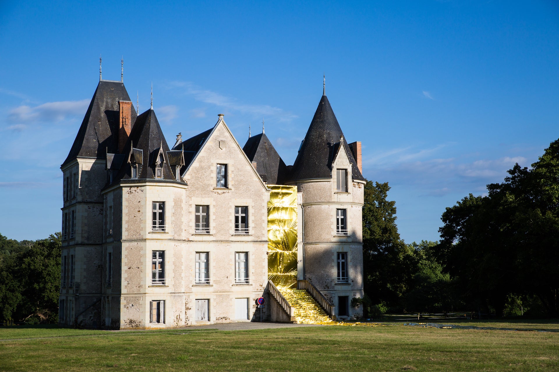 Domaine de Boisbuchet in 2017, during designer Sabine Marcelis's Exploring Light Summer Workshop. Photo © Zito Tsen for Domaine de Boisbuchet