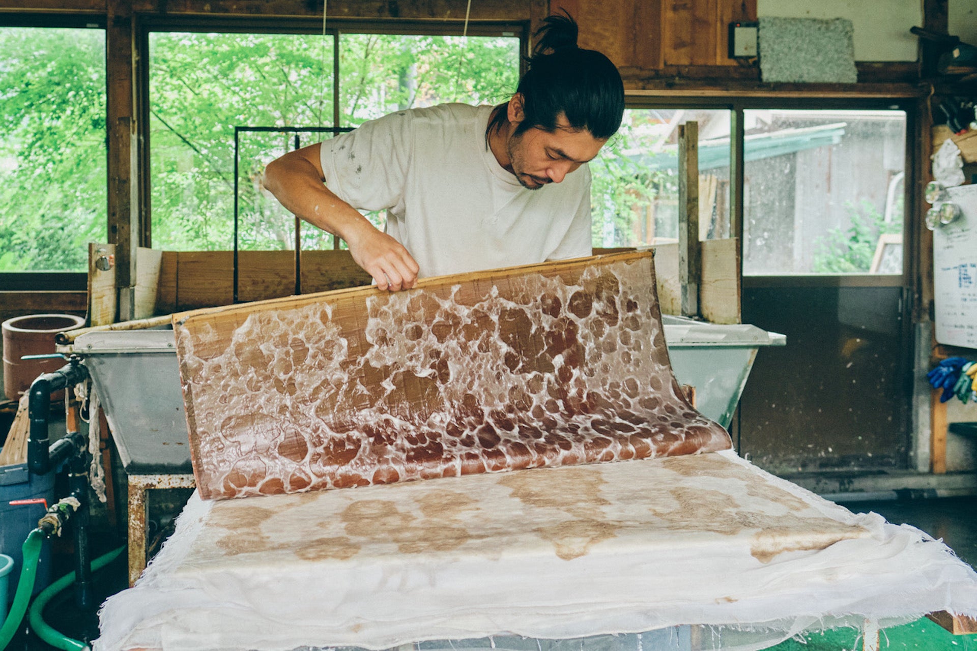 Senda Takanori in his studio. Photo courtesy of the artist and Warabeeland