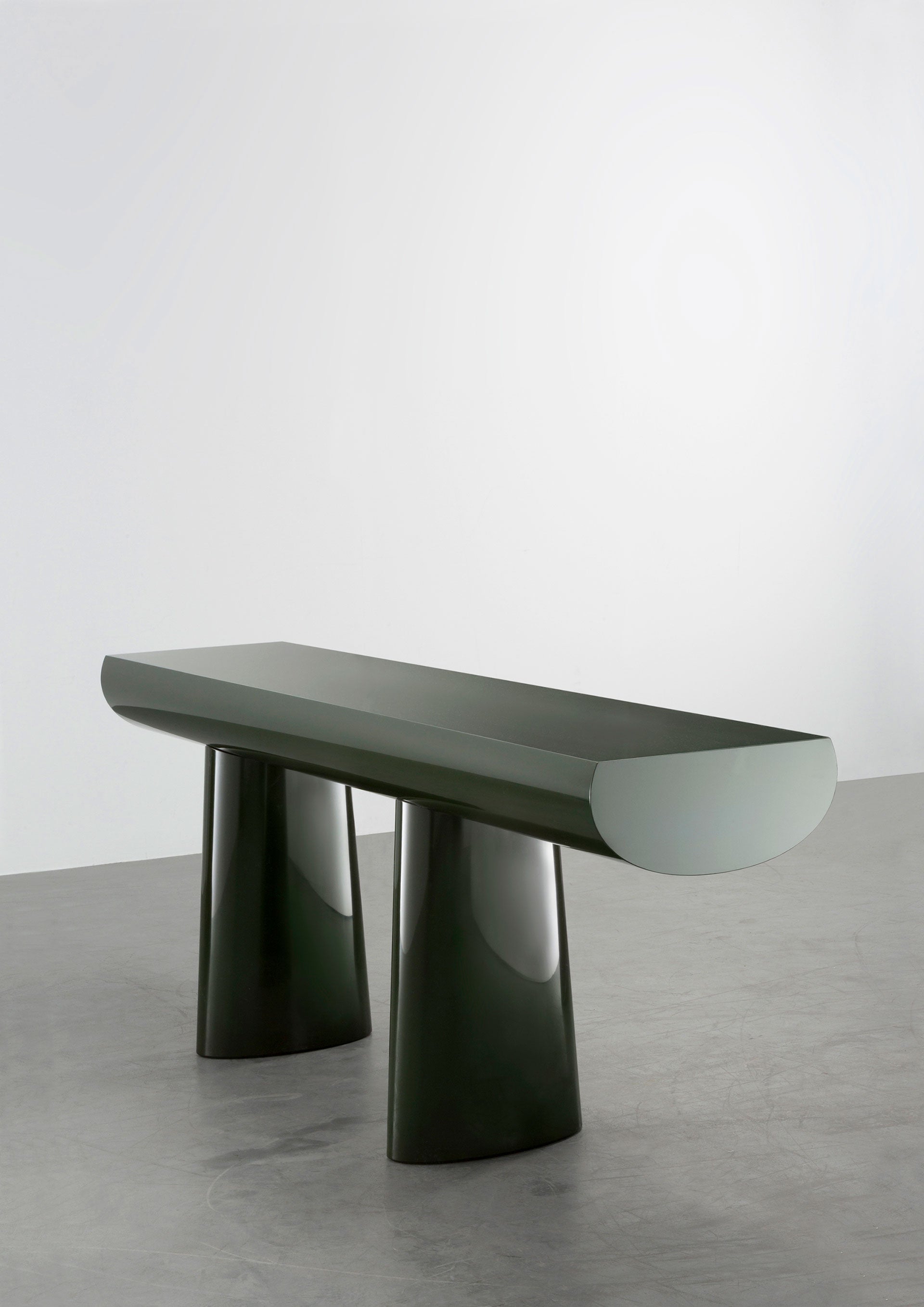 Console / Table Green Urushi/ Aldo Bakker, 2017/ Urushi, Pir Foam/ Courtesy of Carpenters Workshop Gallery