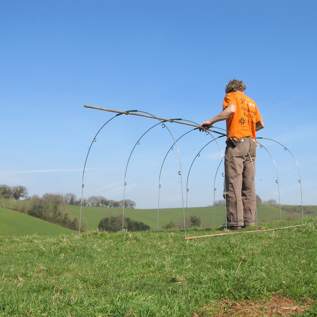 Assembling your 4ft Tunnel - threading the canes