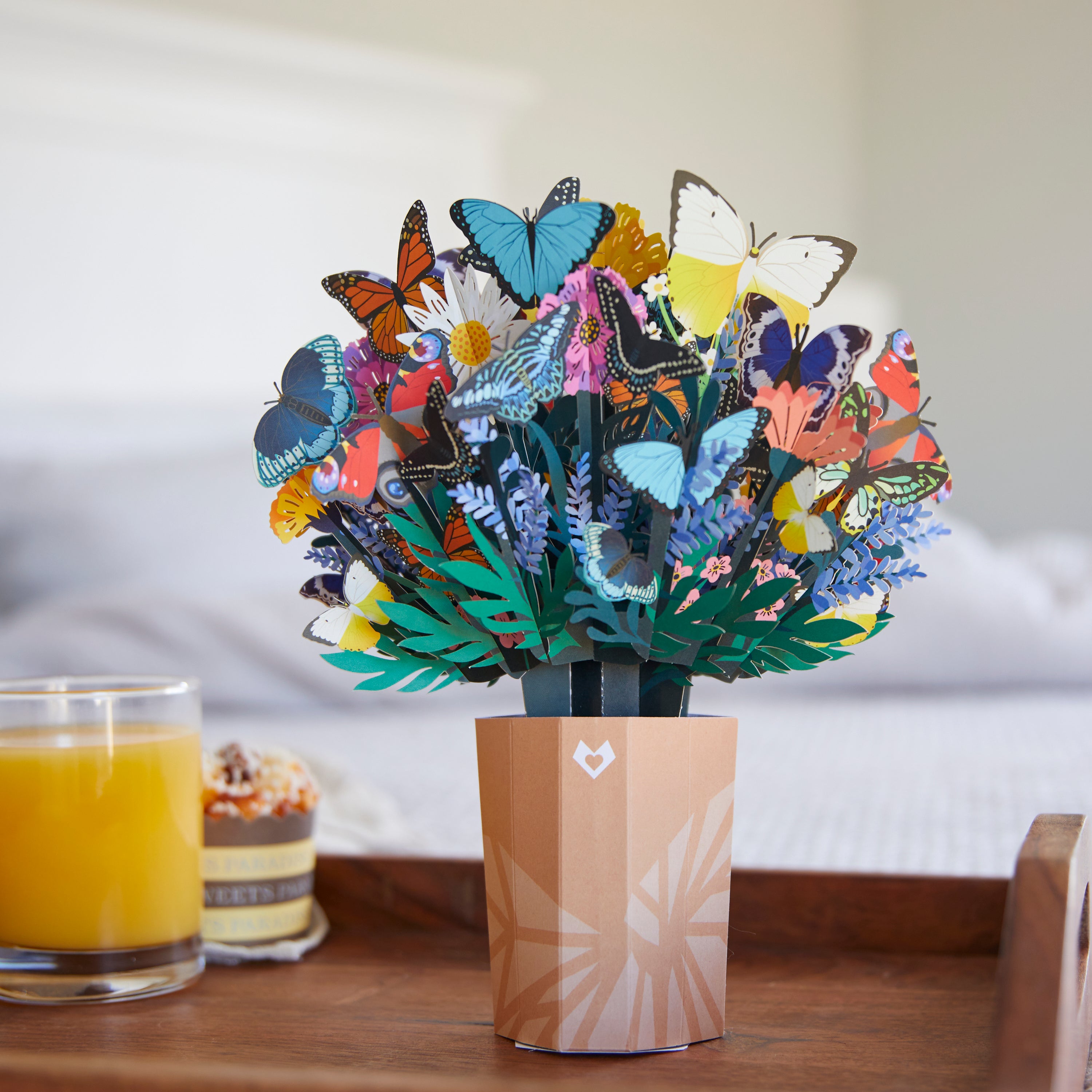 CP3060_ButterflyBouquet_3_Delivery.jpg__PID:6ddf73fa-b66e-4394-9f82-f33a76c48a74