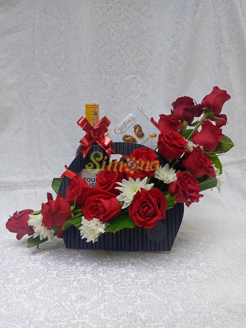 Bonny bouquet - red wine and small Guylian Chocolate side view