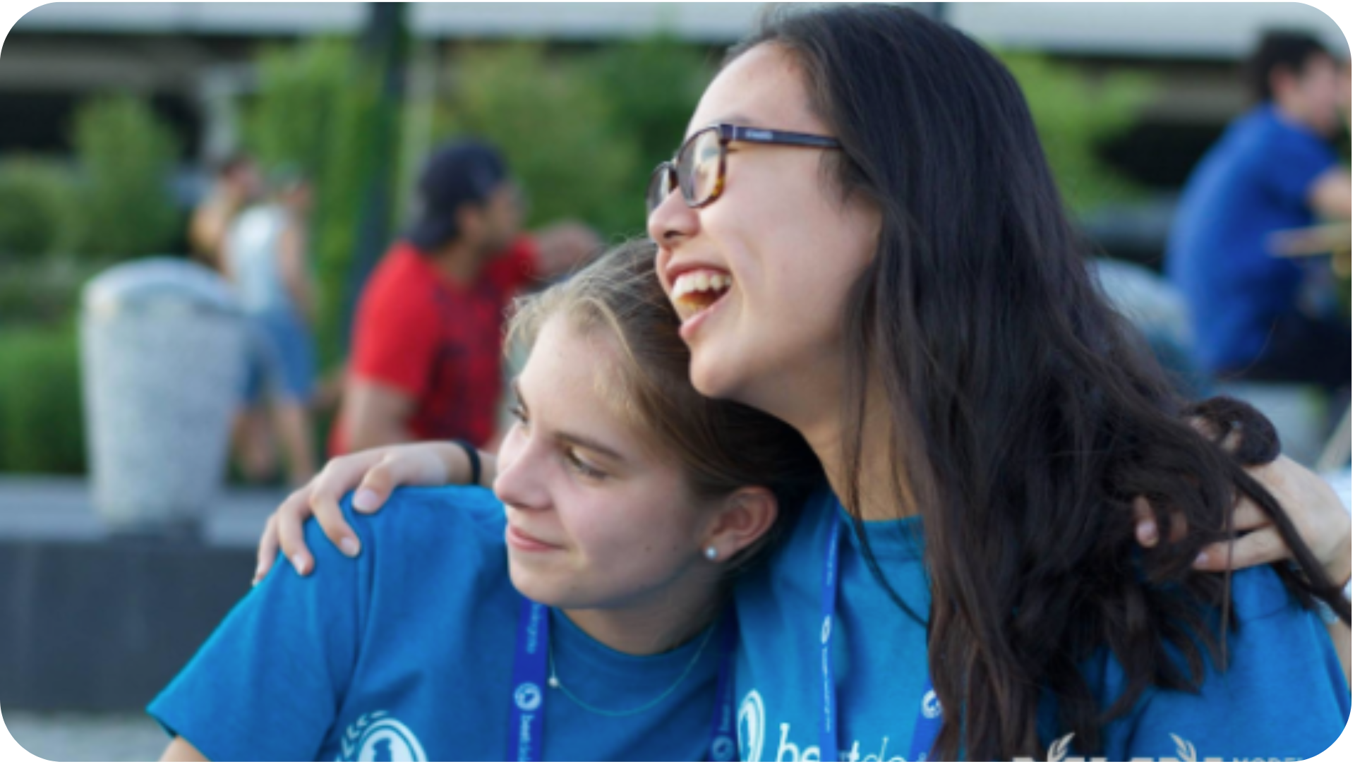 teenager making new friends at the Mun insttute