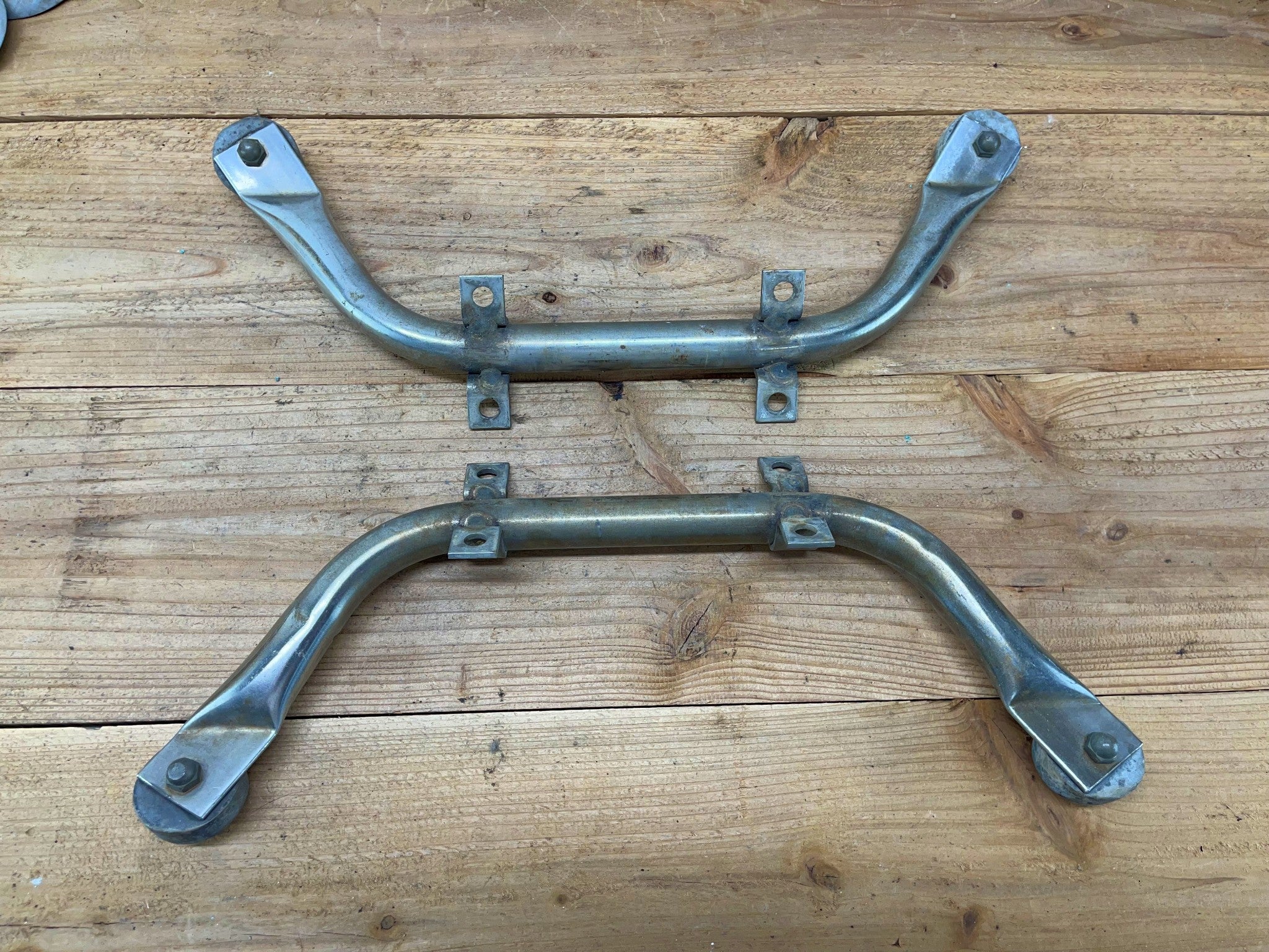 Code 3 Force 4 XL Lightbar - Pair of Fixed Mounting Legs