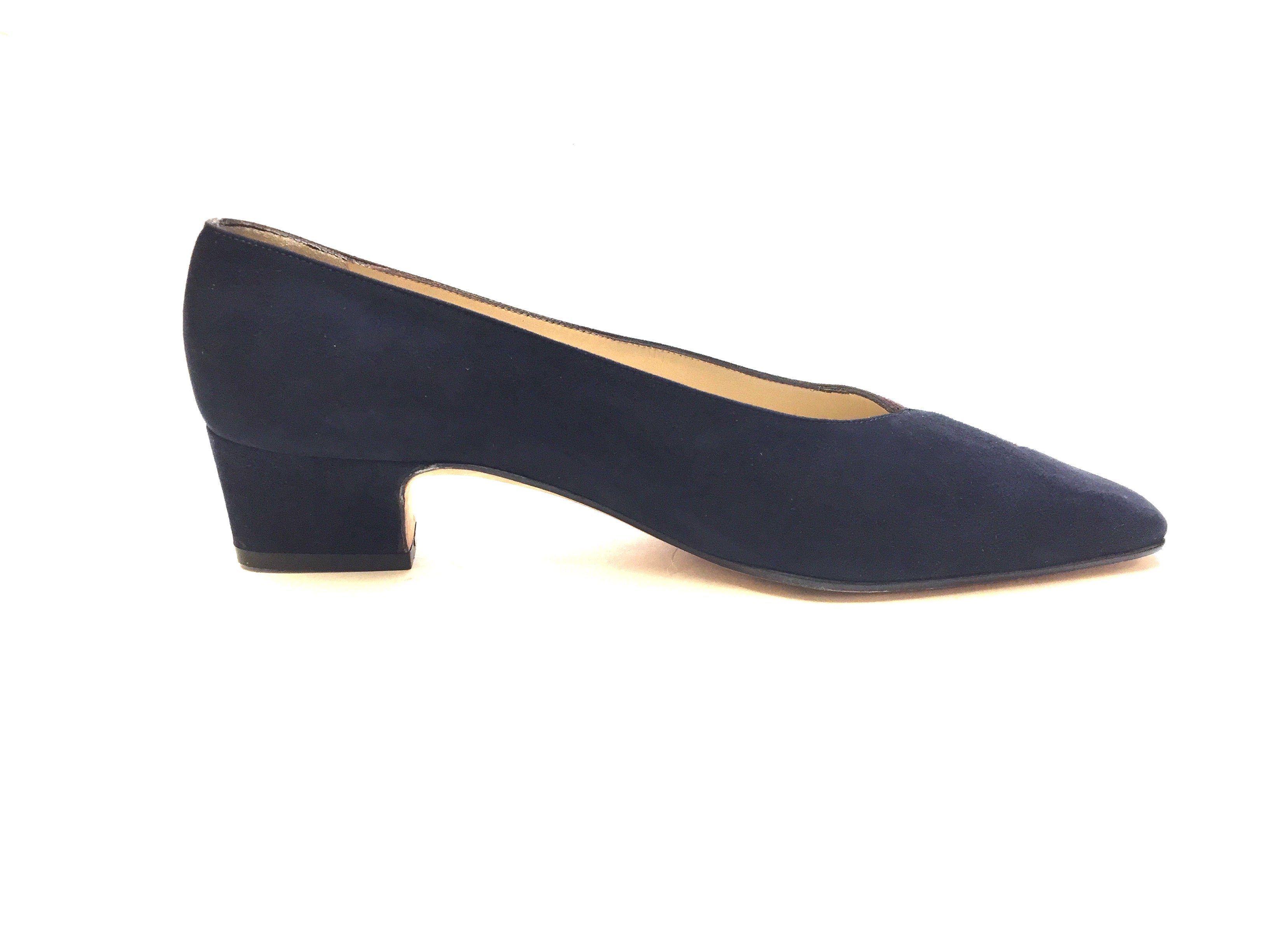 navy blue low heel shoes