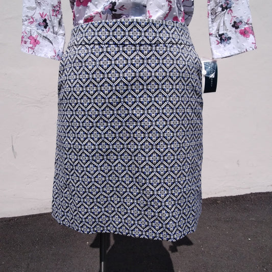 NWT - LULAROE blue red triangle print Jersey Maxi Skirt - L – CommunityWorx  Thrift Online