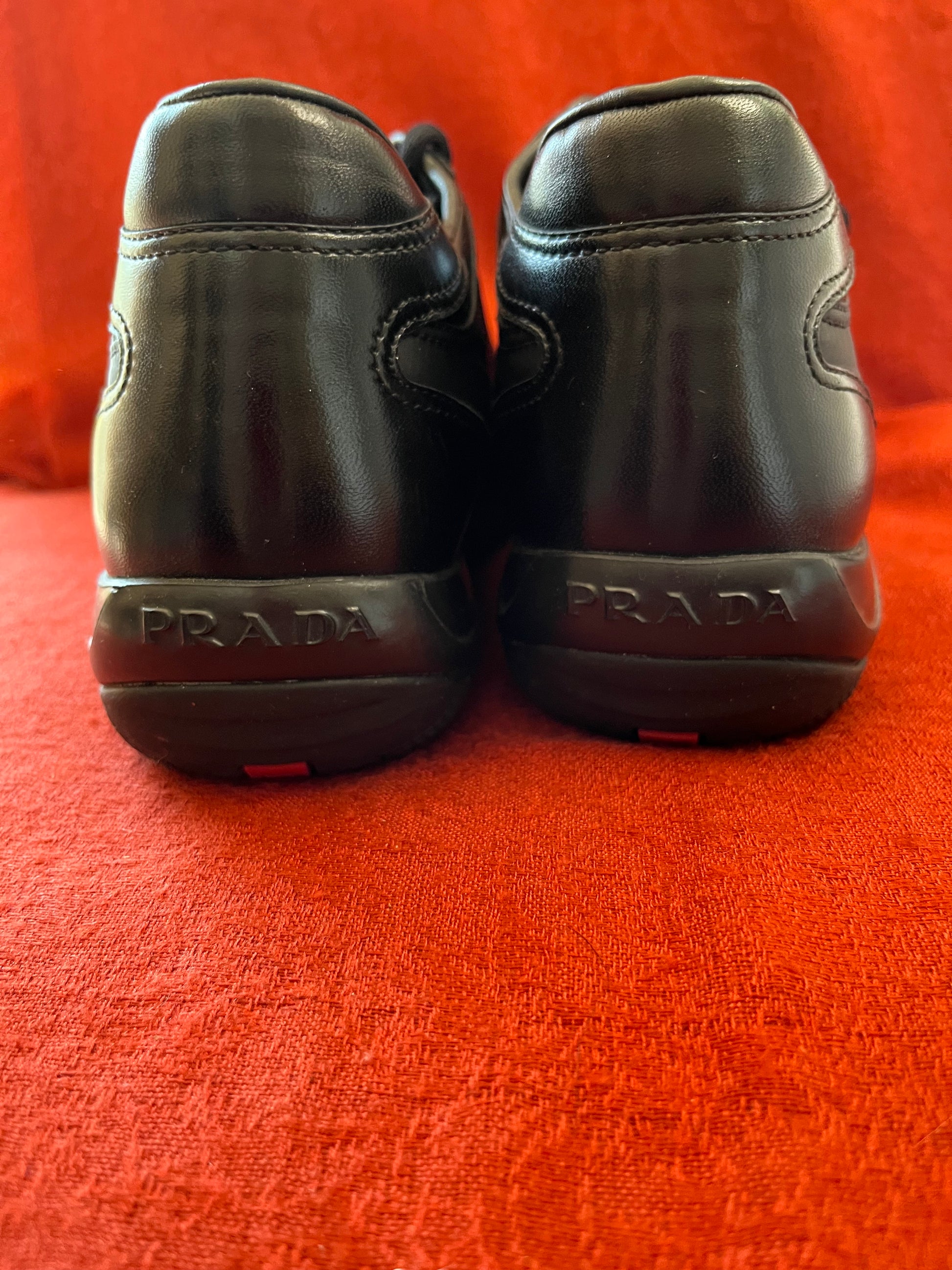 Trekken Stiptheid Misbruik Prada Nylon Sneakers with Saffiano Leather Trim Size 37 (6.5 US) –  CommunityWorx