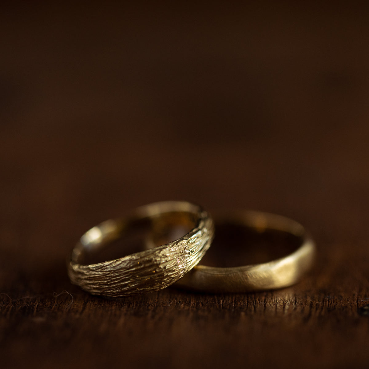 Smooth raw & Striped branch textured wedding rings – Kwintner