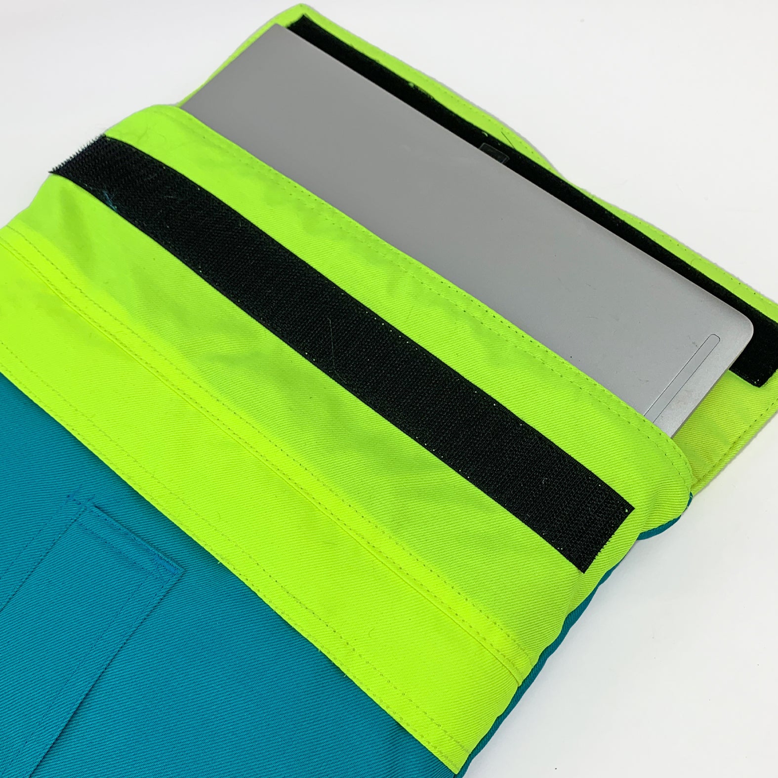 Ambulance laptopsleeve – Remade