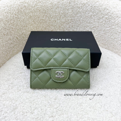 Chanel 19 Flat Card Holder in 22A Grey Lambskin SHW – Brands Lover