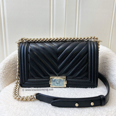 [BRAND NEW] Chanel Seasonal Zip Wallet in Black Caviar GHW (microchipped)