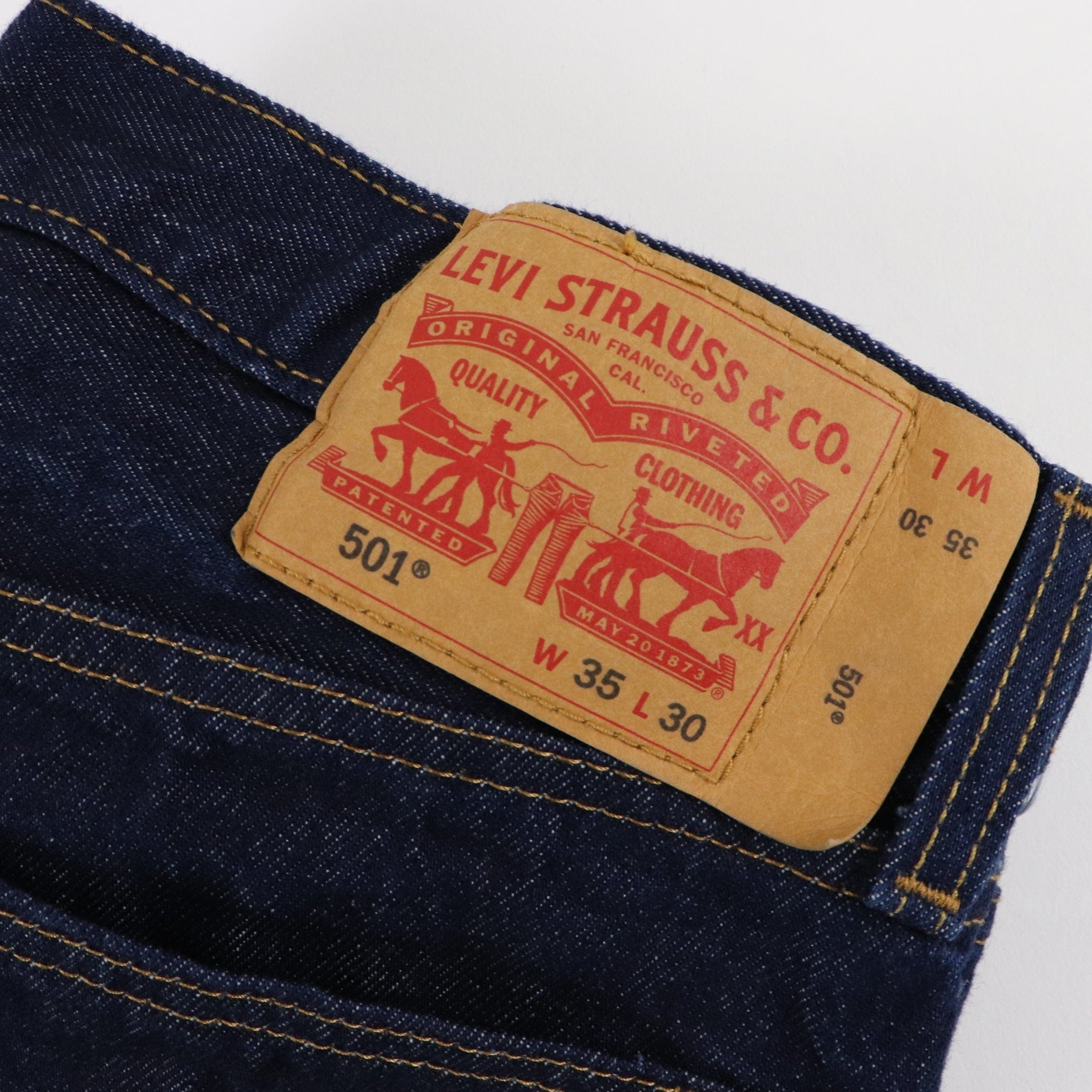Levi's 501 Original Fit Denim Jeans Size 35 x 30 Fits 35 x 28