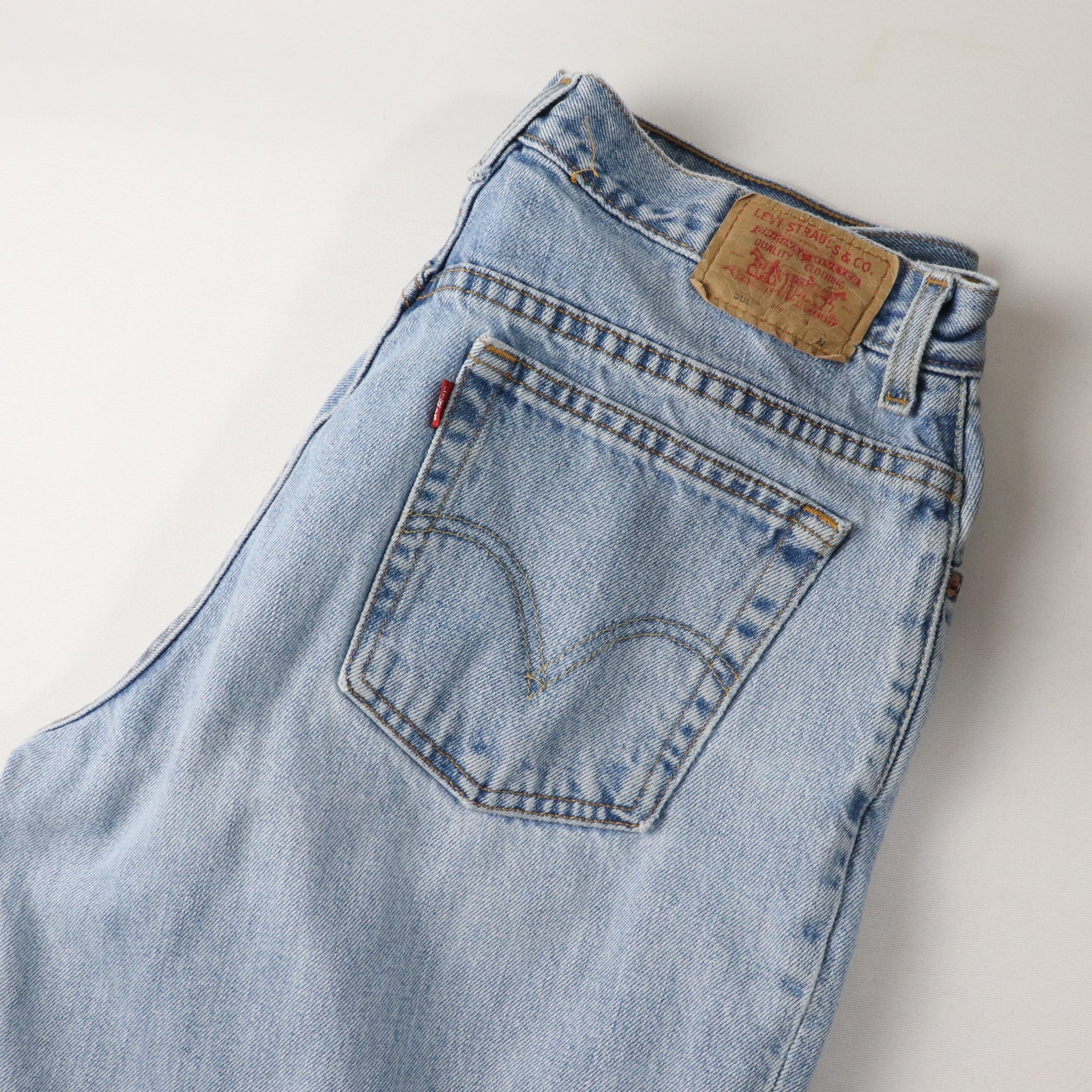 Levi's 550 Relaxed Tapered Leg Denim Jeans Women's Size 16