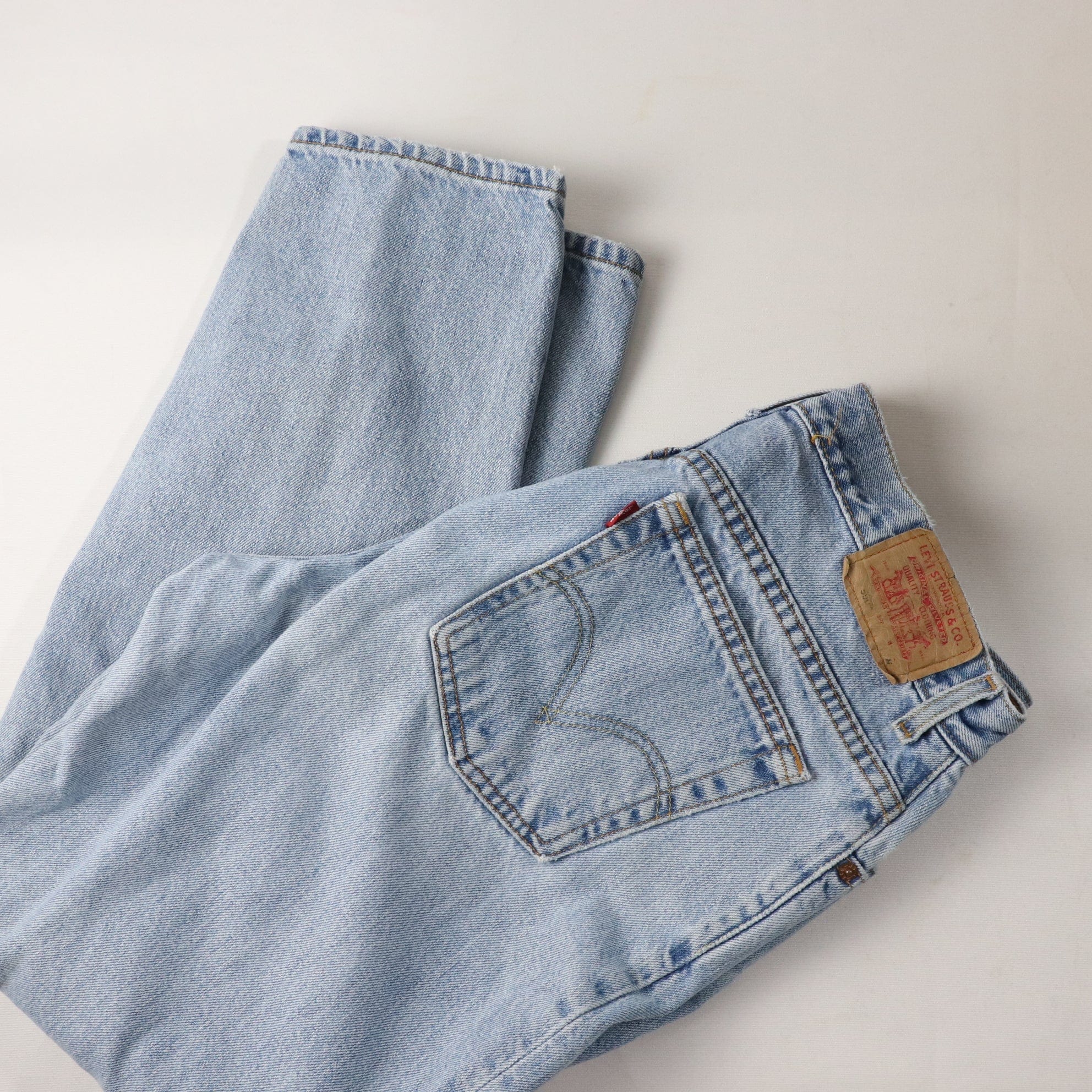 Levi's 550 Relaxed Tapered Leg Denim Jeans Women's Size 16