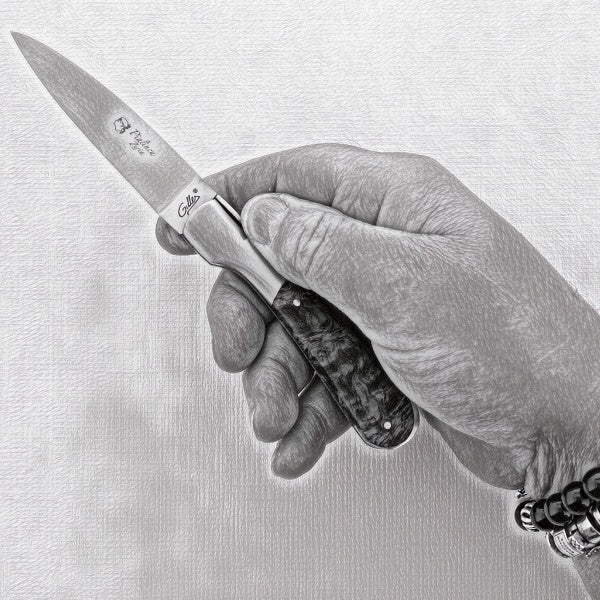 Corsican Pialincu pocket knife in hand for size perception