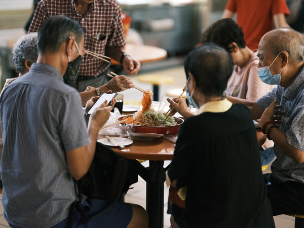 ‘prosperity toss’ (the literal meaning of ‘lo hei’)