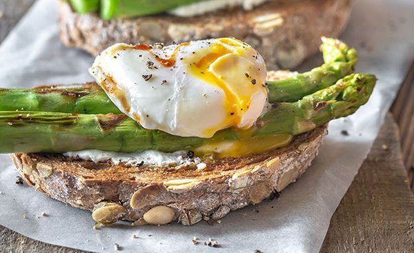 egg with wild asparagus