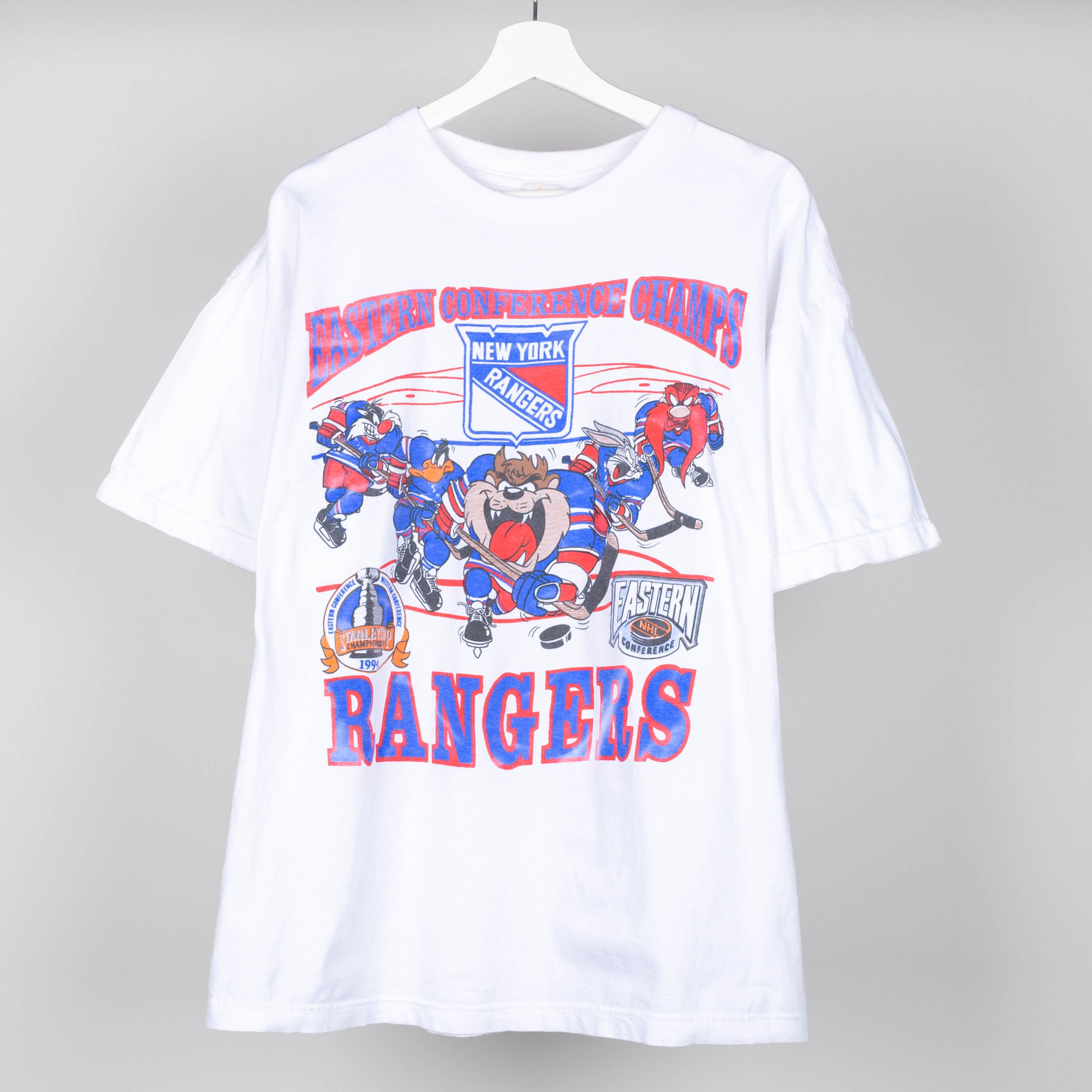 Vintage NHL New York Islanders Looney Tunes T-Shirt AN10032