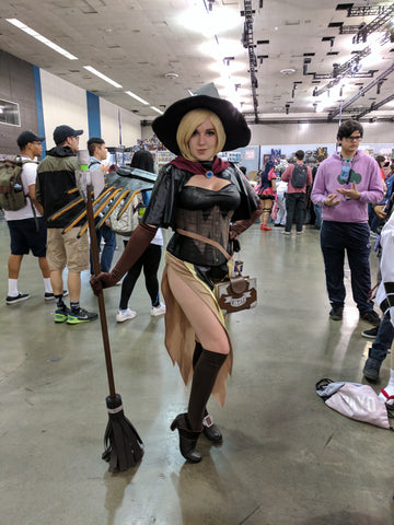 Halloween Mercy of Overwatch Cosplay