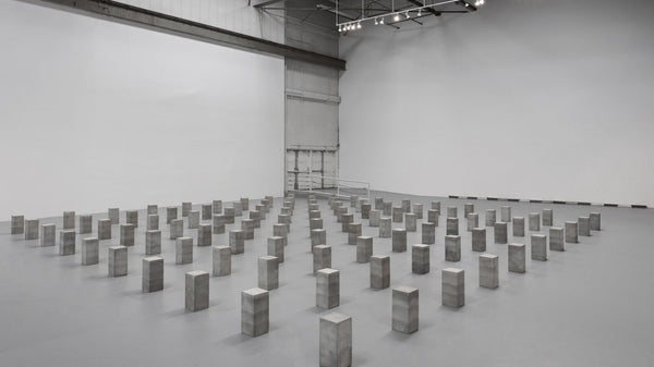Minimalism in Art: Definition, Characteristics and Artists - dans le gris