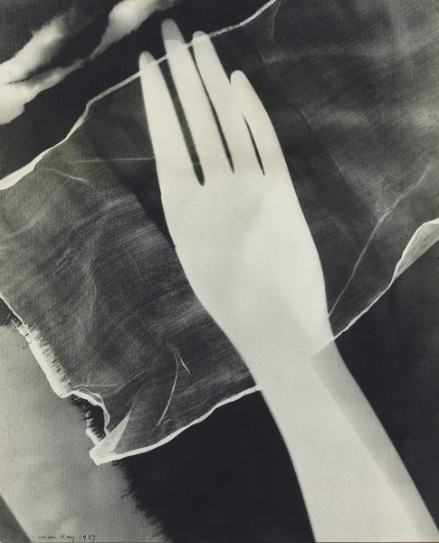 Man Ray's Surrealist Photography: Style, Portraits and Fashion - dans le gris