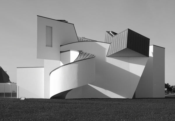 Deconstructivism: From Philosophy to Contemporary Architecture - dans le gris