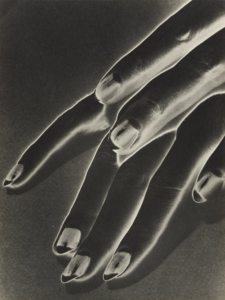 Man Ray's Surrealist Photography: Style, Portraits and Fashion - dans le gris