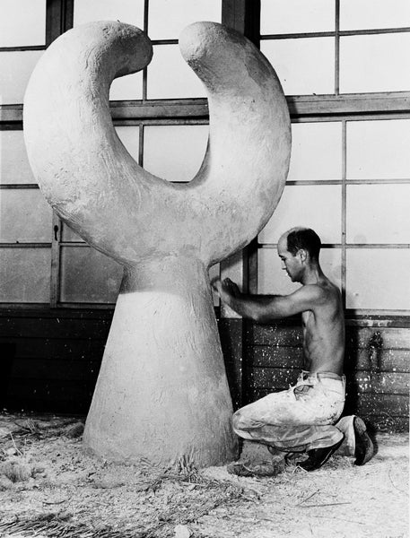 Isamu Noguchi: Everything is Sculpture - dans le gris