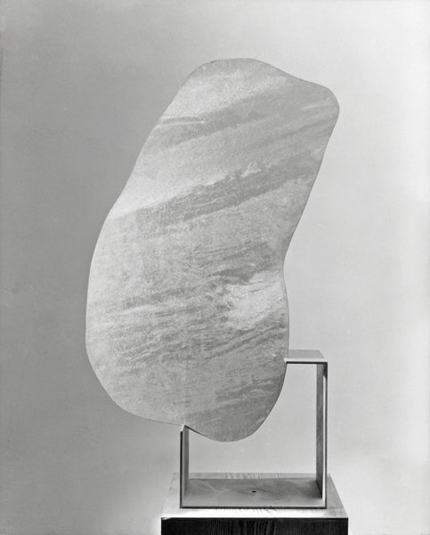 Isamu Noguchi: Everything is Sculpture - dans le gris