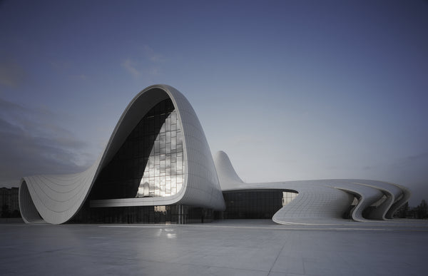Zaha Hadid's Architectural Designs of Mathematical Beauty - dans le gris