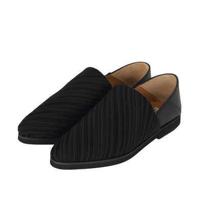 ☆お買い物ガイド☆ イッセイミヤケ ISSEY MIYAKE PLEATS SLIP-ON 黒