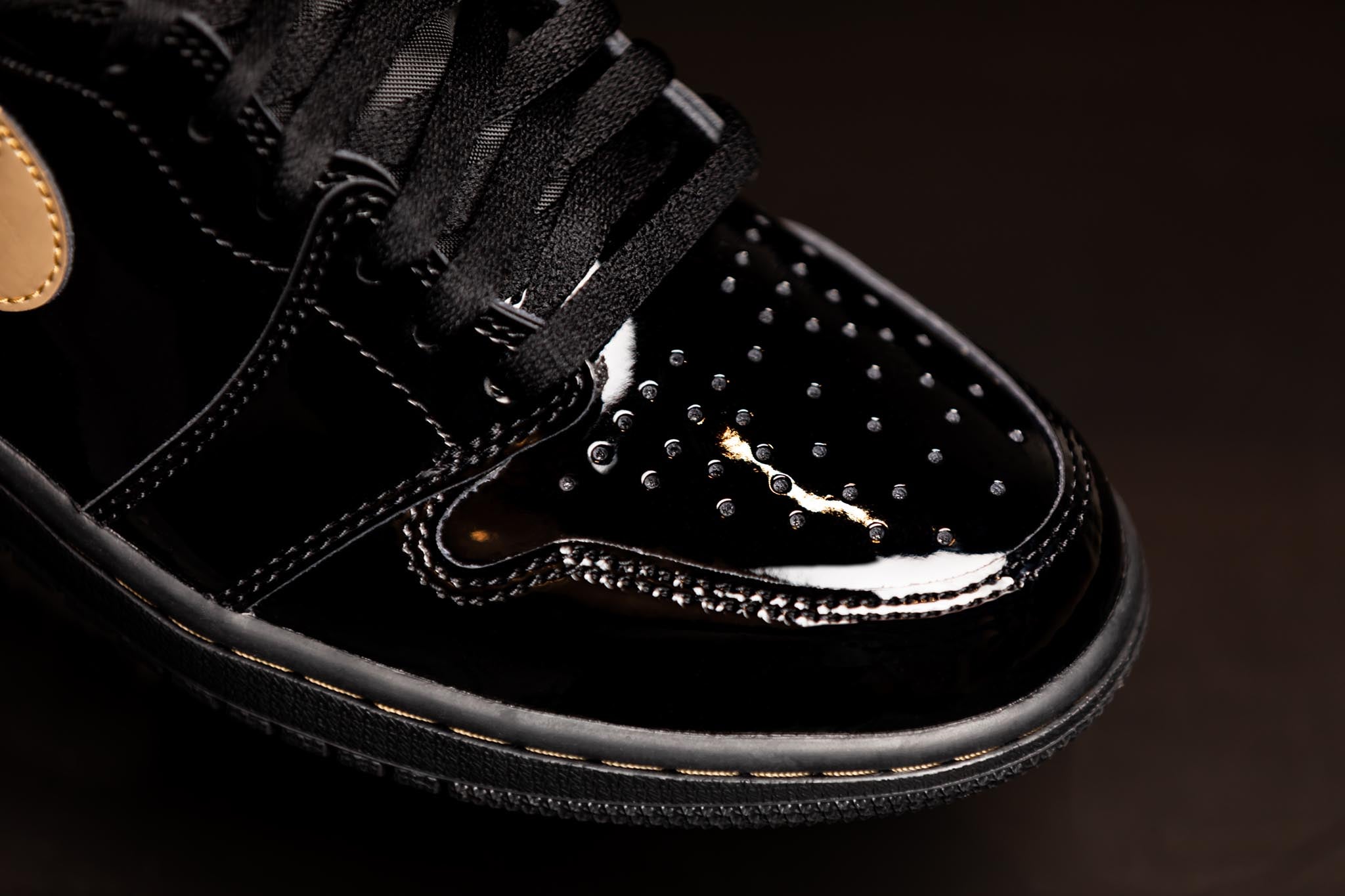 Air Jordan High 1 Black Gold Toe Detail