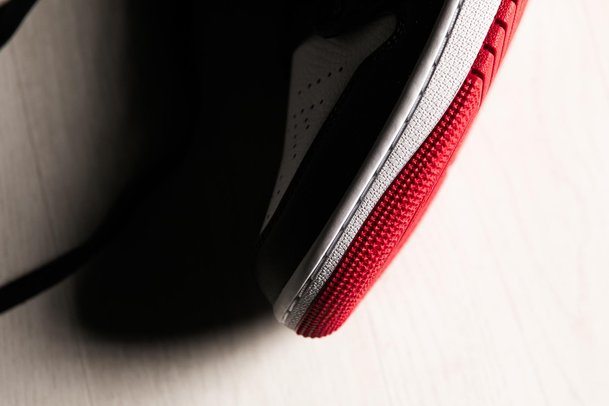 Air Jordan 1 Mid (GS) 'Metallic Gym Red' - 2