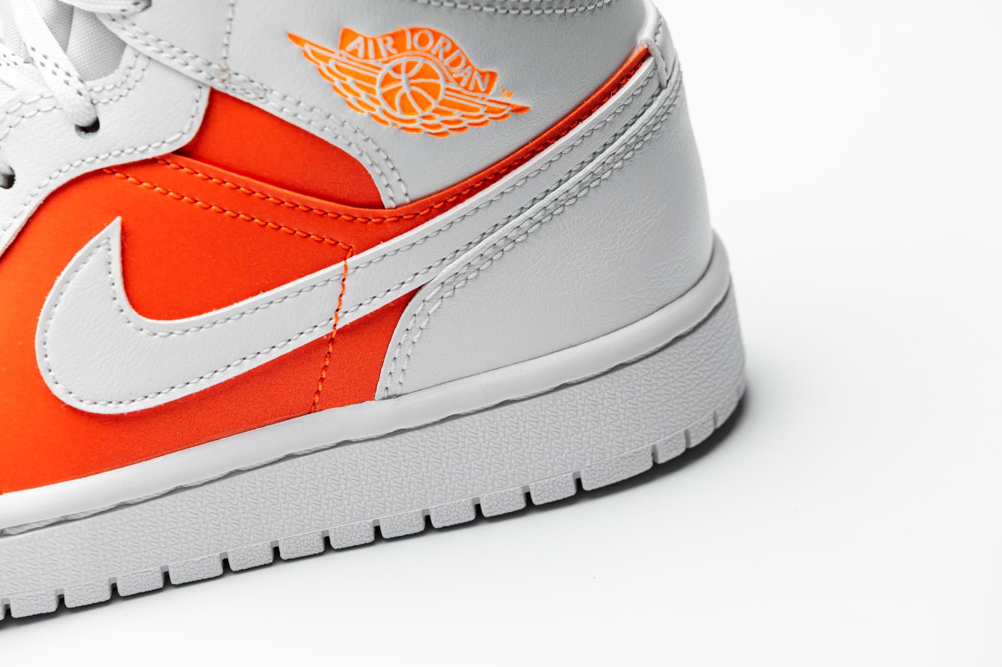 Air Jordan 1 Mid SE 'Bright Citrus' - 3