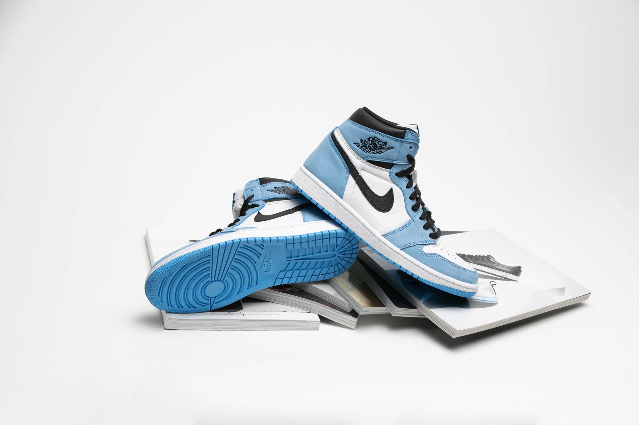 AIR JORDAN 1 RETRO HIGH 'UNIVERSITY BLUE' & SNEAKERBOX