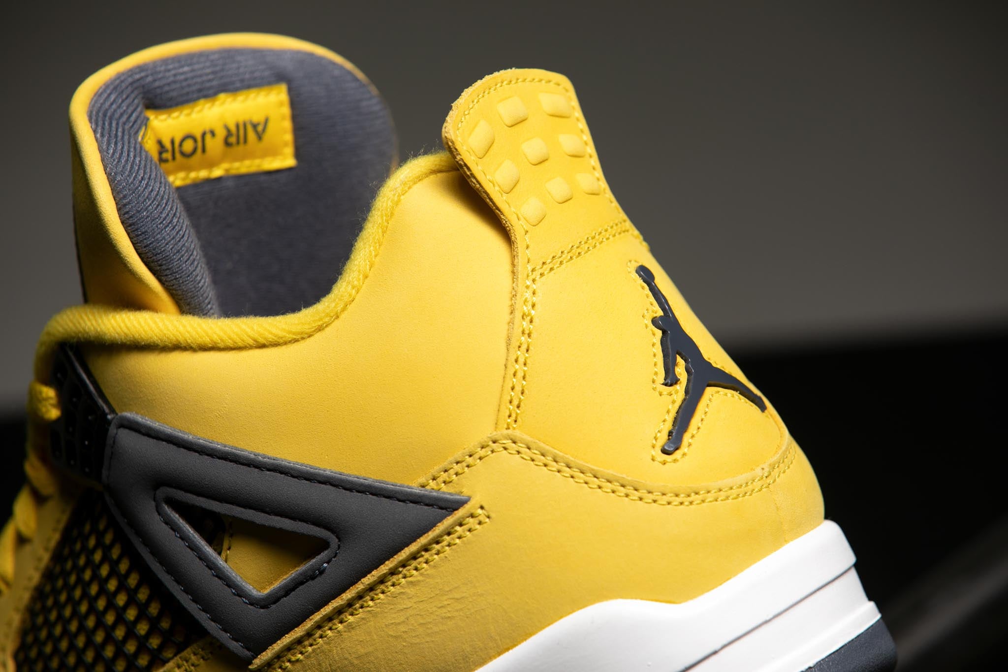 Air Jordan 4 Retro Tour Yellow 'Lightning' - 3
