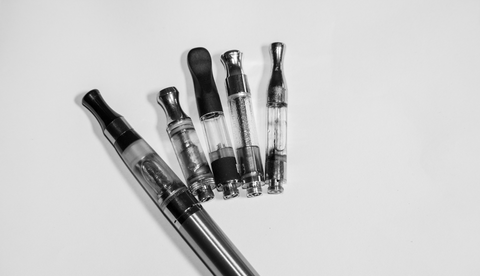 A variety of vape pen cartridges, each of which can be used at any voltage and with any vape oil formula you choose. 