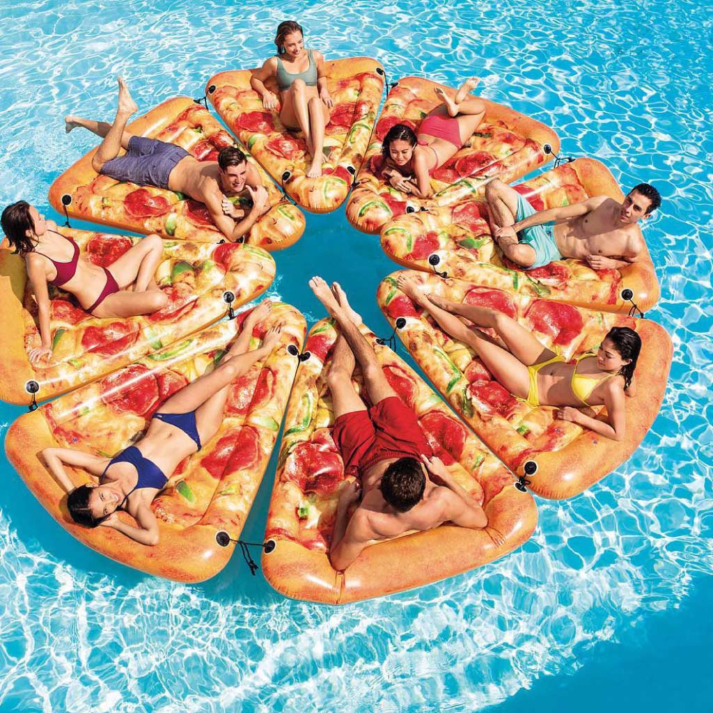 夏天玩水必備! 超吸睛披薩造型浮床同時享受漂浮+日光浴的樂趣