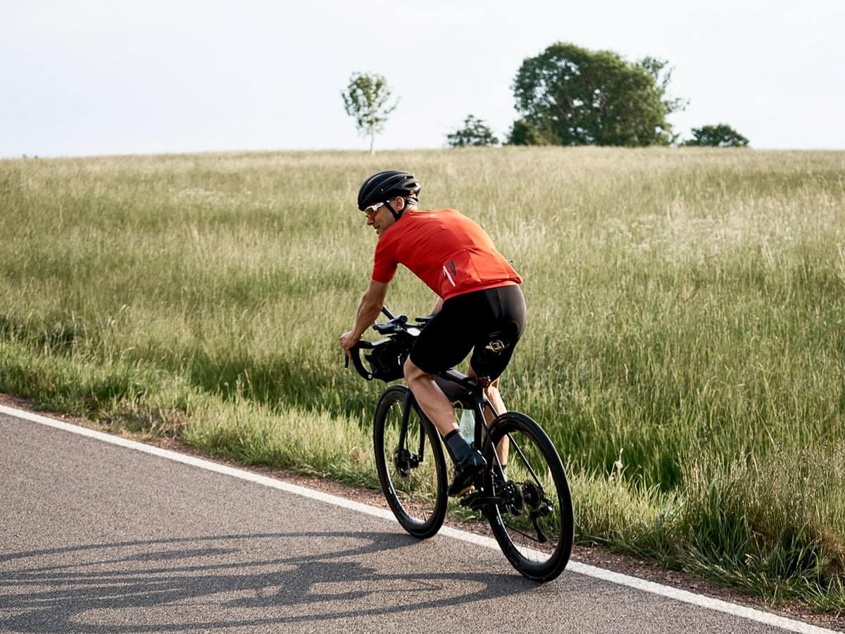 熱愛旅行及騎單車的爸爸-父親節禮物推薦-一起運動維持身體健康