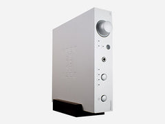 Sleek integrated amp with versatile digital music handling and audiophile-worthy upsampling.
