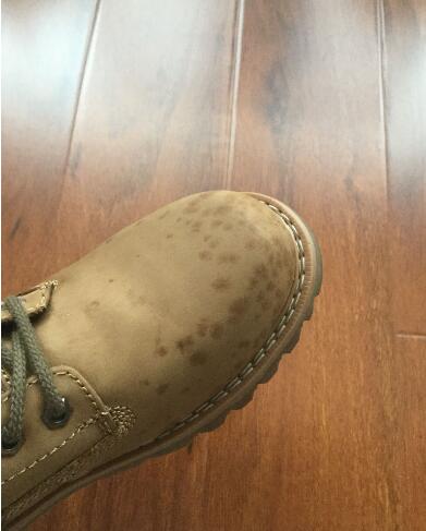 How to Remove a Grease Stain From Leather Shoes