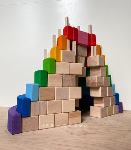 Bauspiel Giant Rainbow cake with support build showing