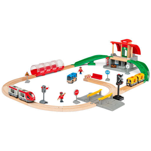 Brio World 33884 Battery-Operated Steaming Train | Toy Train with Light and  Steam Effects for Kids Age 3 and Up, Black