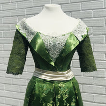 Load image into Gallery viewer, Green vintage off shoulder dress with lace details
