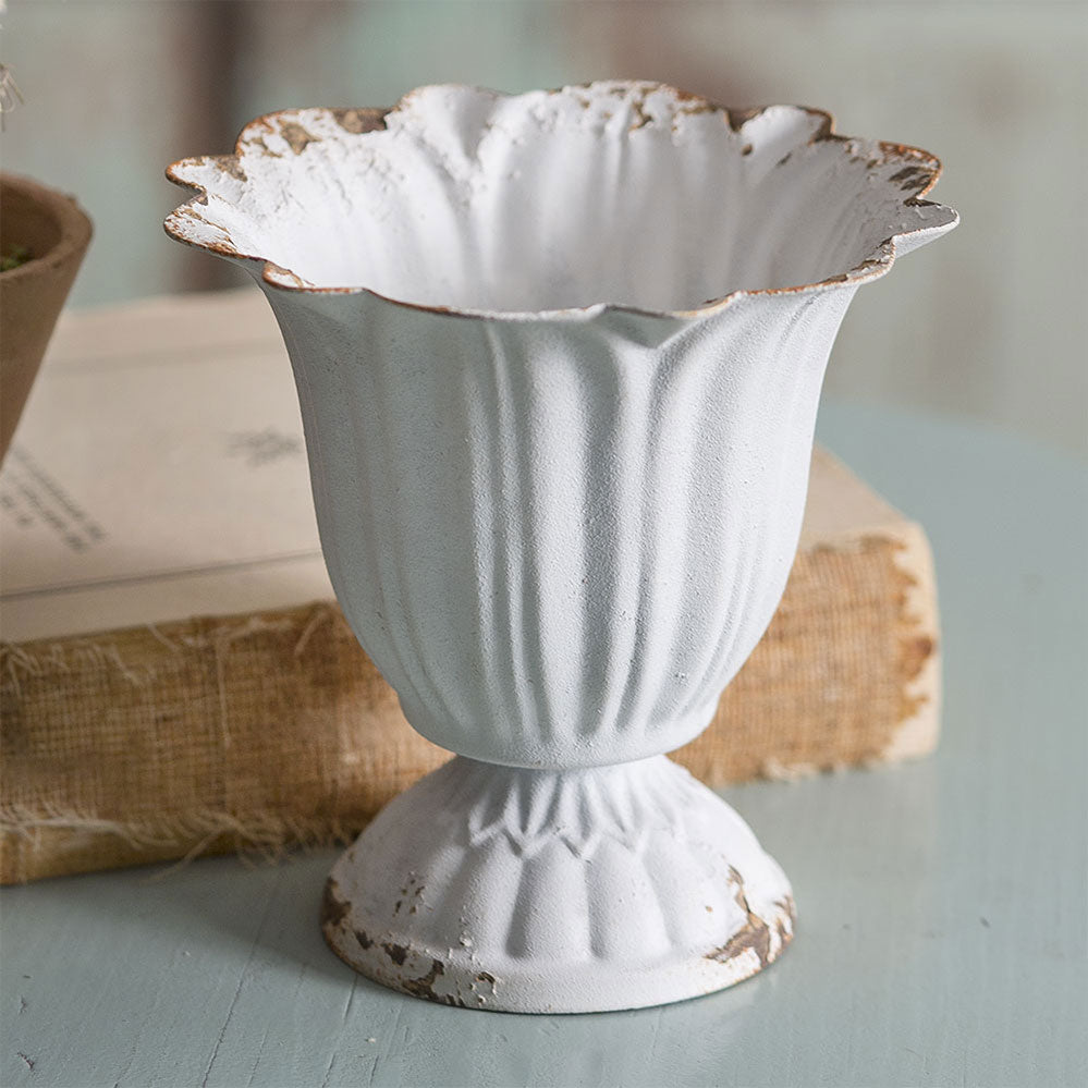 a Vintage style urn 3.75" - BELLAVINTAGEHOME