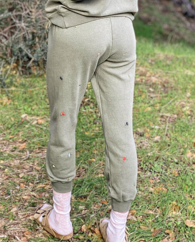 The cropped sweatpant with tossed floral in army