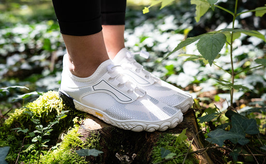 Barfußschuhe im Wald